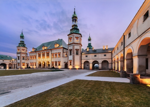 Budynki Pałacu Biskupów Krakowskich w Kielcach. 
